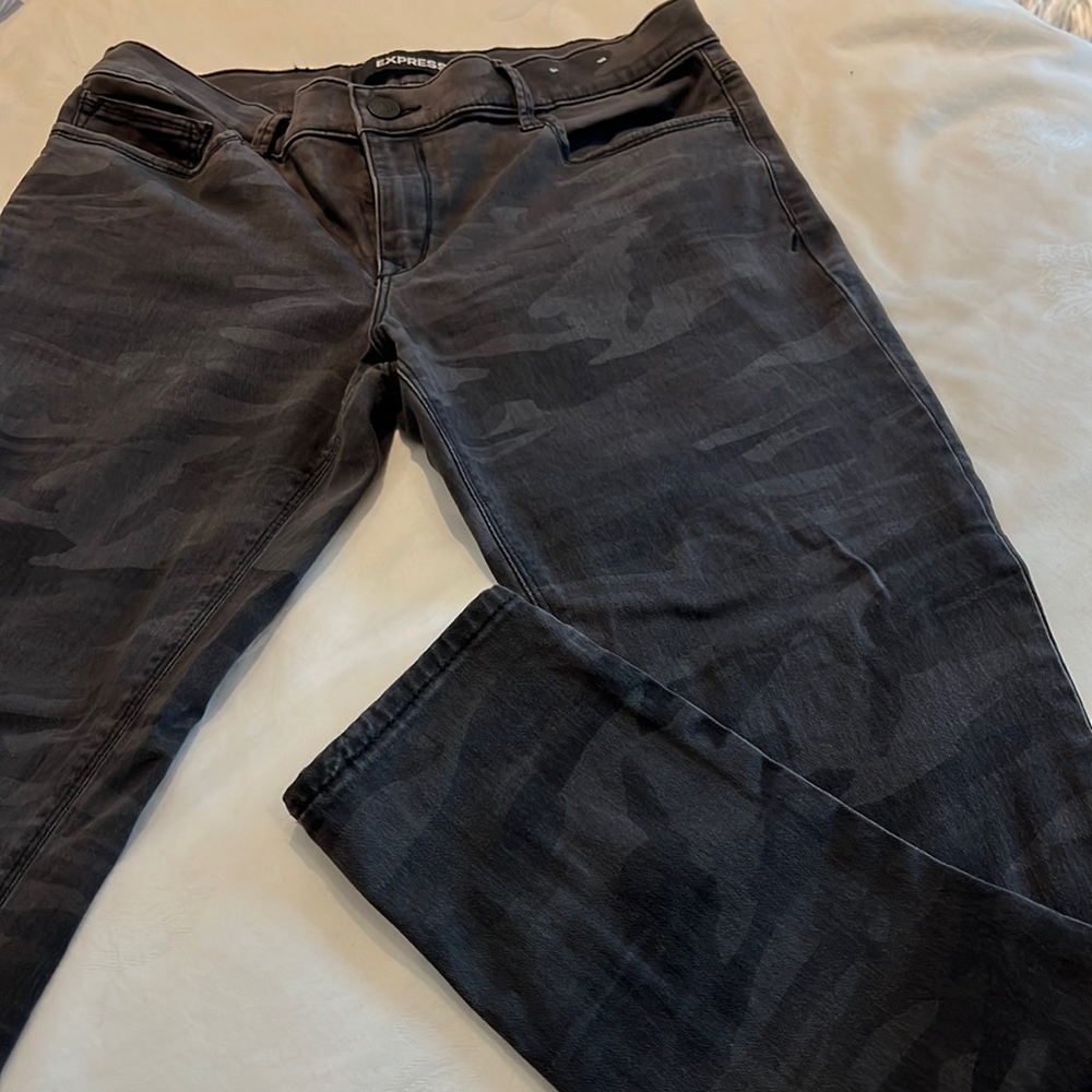 Express “legging mid-rise” jeans